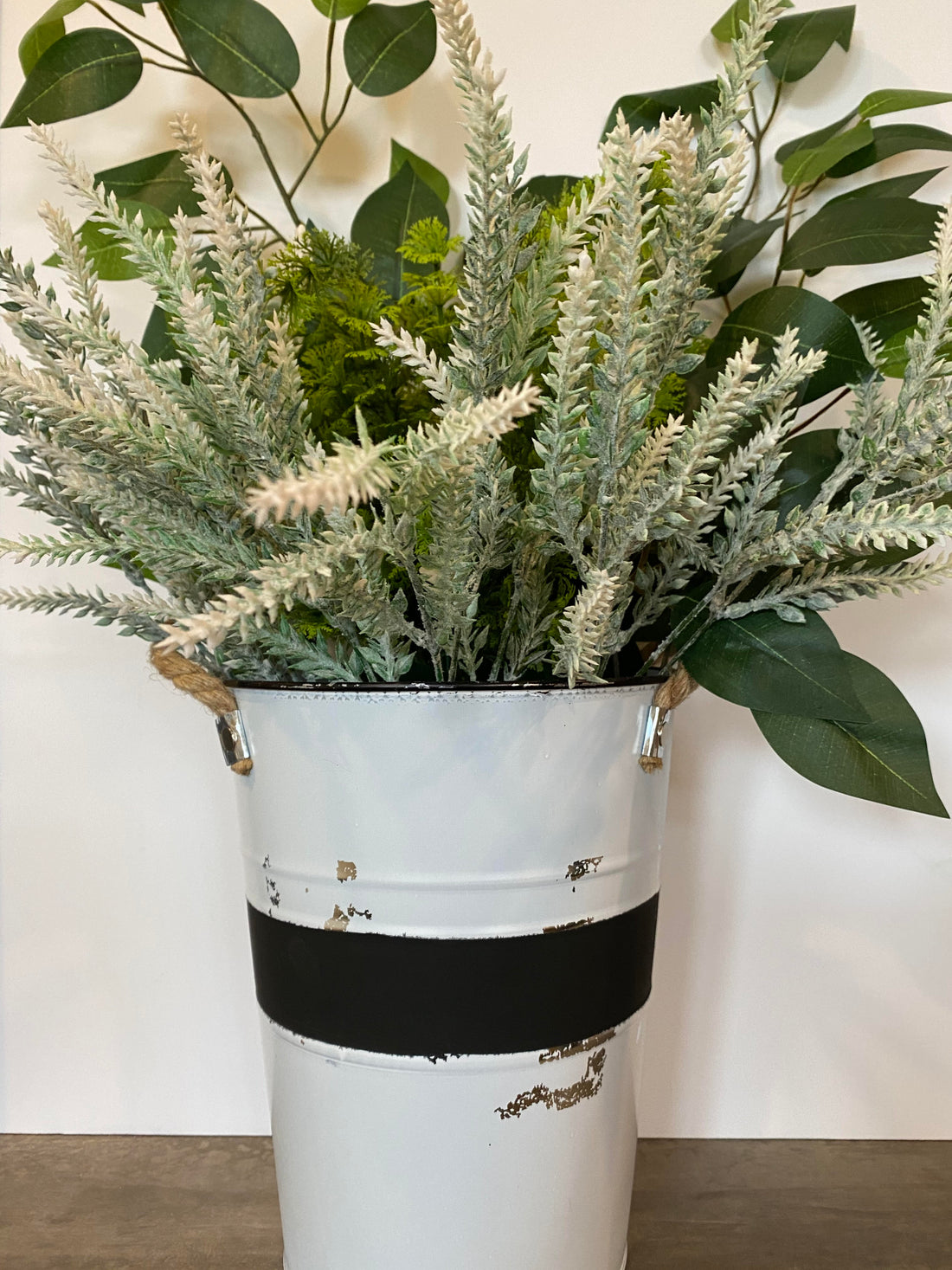 Grand Pot en métal blanc