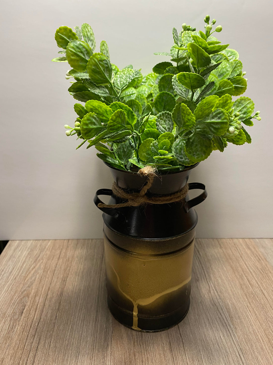 Pot antique en métal