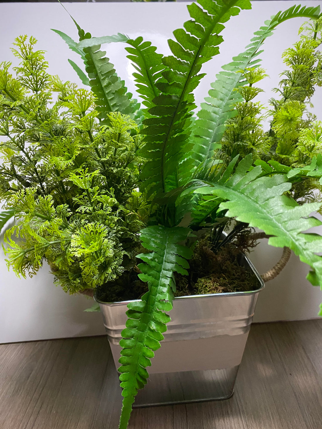 Vase carré en métal